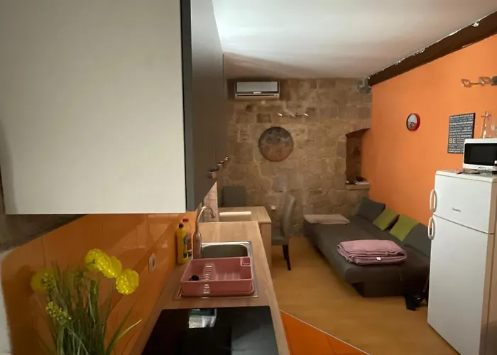 Eliana Split